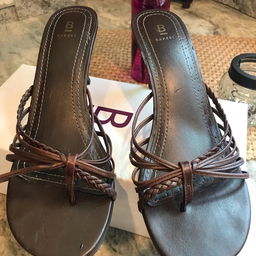 Bakers low heel dress sandal
Size 8